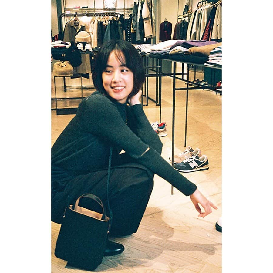 石橋静河さんのインスタグラム写真 - (石橋静河Instagram)「“BEAMS 50,000YEN  SHOPPING CHALLENGE” Thank you @beams_women ! 🧣🧦👗👢🎒🌂👚🧤👠」11月29日 16時05分 - shizuka_isbs