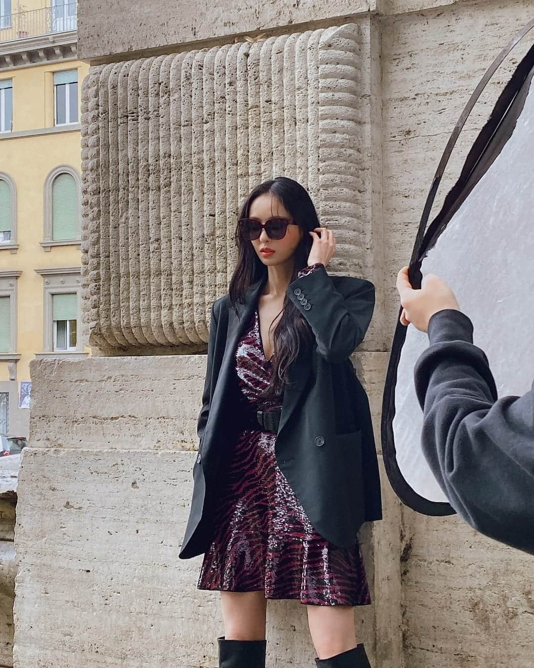 イ・ダヒさんのインスタグラム写真 - (イ・ダヒInstagram)「Love it.❣ #italy #roma #colosseum #grazia  Photo by. @sssoooookk ☺☺」11月29日 16時11分 - dahee0315