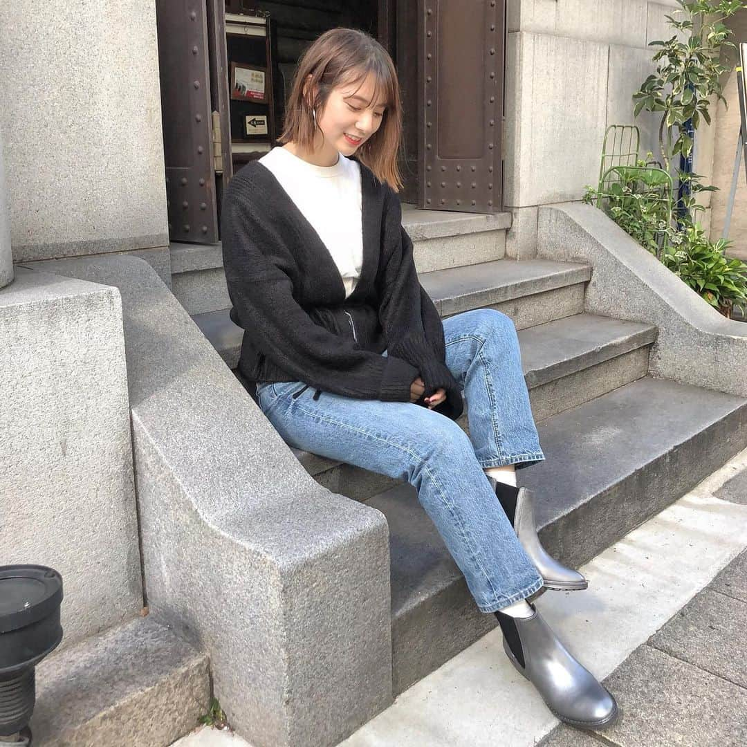 青野未来 / MikuAonoさんのインスタグラム写真 - (青野未来 / MikuAonoInstagram)「. . #ootd boots @emuaustralia  knit @sharesgarden  denim @gu_for_all_ . . EMU Australiaのキャンペーンに参加したよ!! 雨の日も履けるELLIN RAINBOOTS 👢. . 11月16日～12月11日まで開催していて、お気に入りの場所で好きなEMU Australiaの靴を履いた写真をInstglamに投稿するだけ！ 応募者の中から毎週抽選でEMU Australiaの商品をプレゼントしてくれるそうです🤗❤️. .  応募方法 1.emuaustralia.comにアクセス 2. @emuaustraliaのアカウントをフォロー 3. 投稿に#emuaustralia&#EMUGlobalAdvanturesをタグ付け 期間中にemuaustralia.comでお買い物すると25%オフ！. .  @emuaustralia  是非是非応募してみてね❤️❤️. . #emuaustralia #emuglobaladventures  #レインブーツ」11月29日 16時23分 - miiikunkun