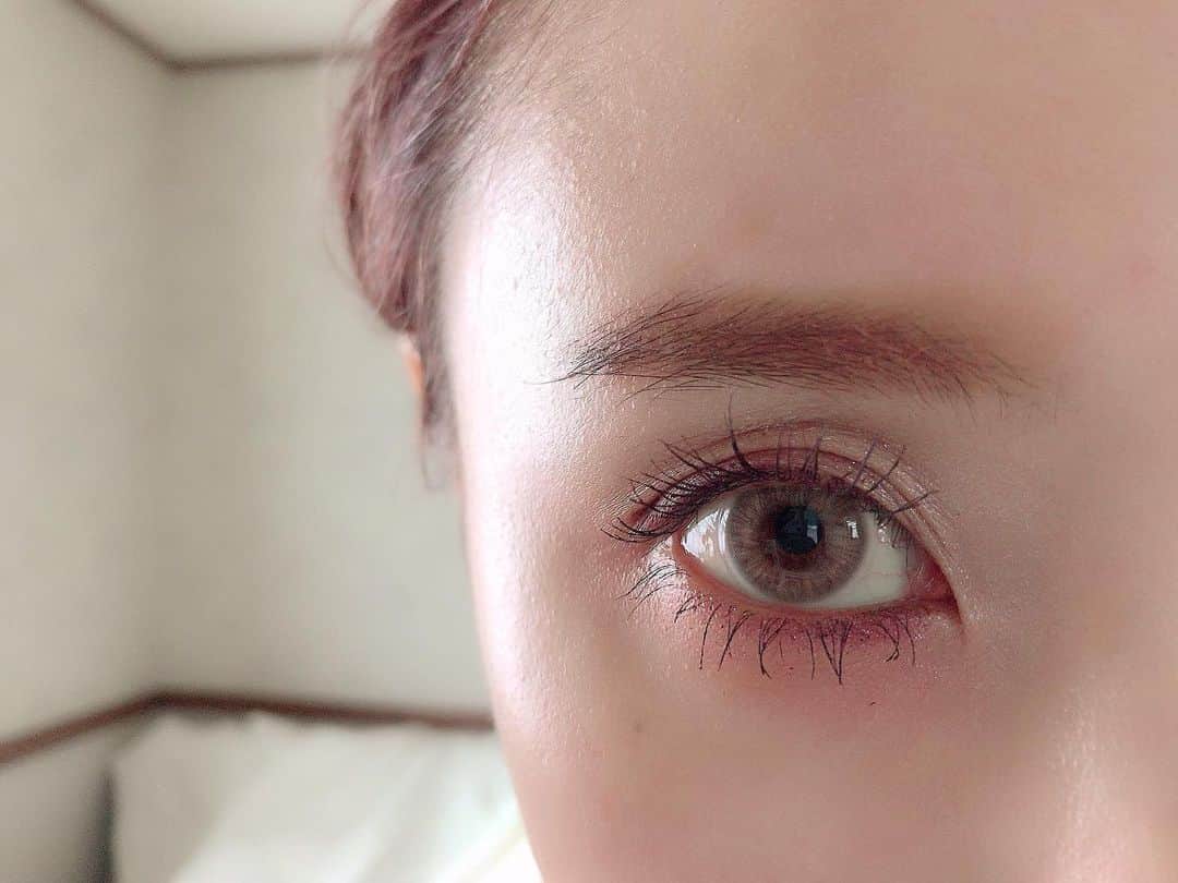 井上花実のインスタグラム：「色素薄い系の高発色レンズ💫 オレンジブラウンて色のはずが見た感じオレンジでは全くなくてベージュ🦘 チュチュワンデーには他にもインスタ映えしそうなカラフルな色がある🙋🏼‍♀️💓 コンタクト▶︎チュチュワンデー　オレンジブラウン 写真では全然写ってないけどキラキラメイクでした😌✨ : コンタクトはオンラインコンタクト @onlinecontact ⬅︎ここから購入できます  https://www.online-contact.cc/fs/contact/c/chouchou1day : #CHOUCHOU1day #chouchou  #チュチュワンデー #オレンジブラウン#高発色カラコン #ベージュ#コンタクト#色素薄い系カラコン #カラコンレポ #カラコン #コンタクトレンズ#アイメイク#オンラインコンタクト #ナチュラルカラコン#キラキラメイク#オレンジメイク #カラコン着画 #makeup#eyemakeup#ピンクメイク#ピンク#アイライン#カラーライン#血色メイク#カラーメイク#赤メイク#ラッシュアディクト#まつ育#カラーマスカラ#色素薄い系」