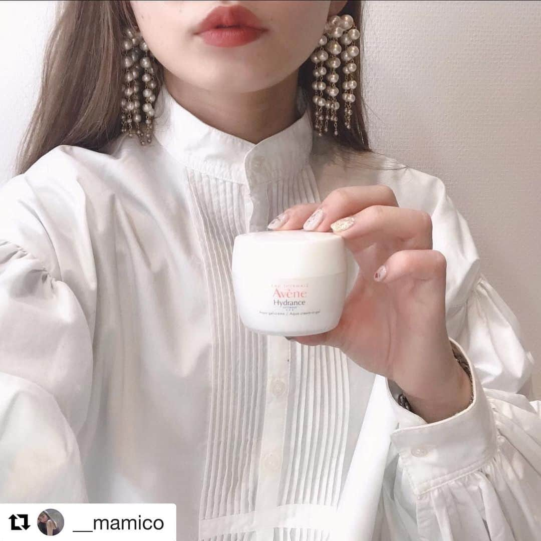 Eau Thermale Avène Japan アベンヌさんのインスタグラム写真 - (Eau Thermale Avène Japan アベンヌInstagram)「#Repost @__mamico with @get_repost ・・・ 最近の必需品❤︎ いつもお世話になってるアベンヌ ウオーターの アベンヌから出てるミルキージェル。 テクスチャがさらっとしてるのに しっとりが1日続くから 暖房ガンガンなところで働いてるのに ツヤがでちゃう。☁︎☁︎ アベンヌ村キャンペーンやってるから チェックして見よう。 #アベンヌ村へ来てください #温泉水スキンケア #アベンヌ #保湿 #時短スキンケア #Avene_pr #こういうことだったんだアベンヌ」11月29日 16時42分 - eauthermaleavenejapan