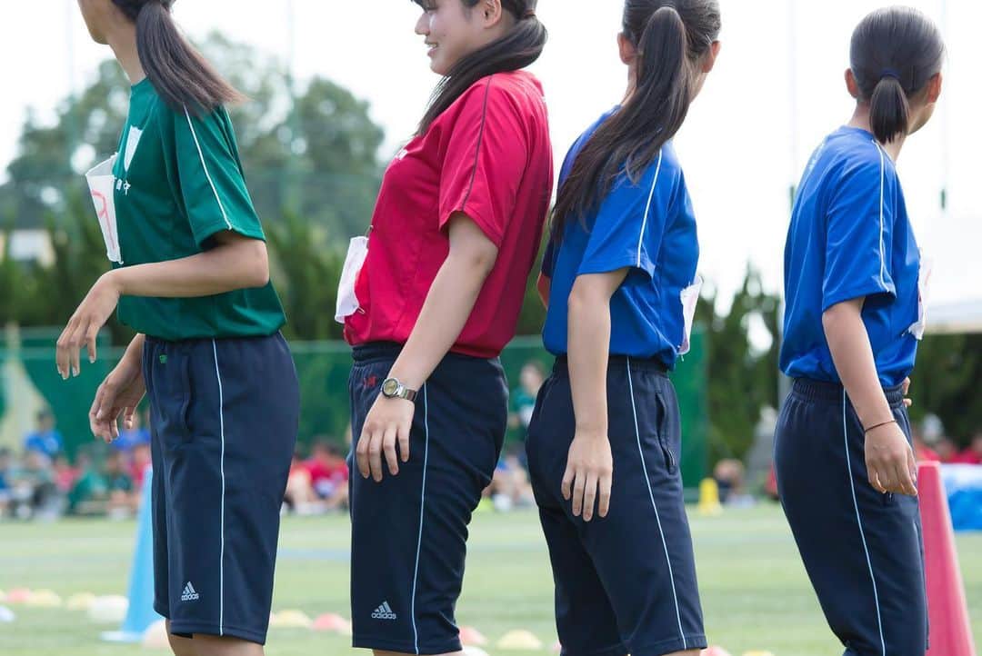 MATCH学園さんのインスタグラム写真 - (MATCH学園Instagram)「位置について、よーい、、 この一瞬ってとても長くて、静かに感じる。 . 次の人にバトンを渡す瞬間は、 自分とクラスの応援の全部を託す気持ちで！ 全力で走って汗をかいた後は、 ごくごく飲める微炭酸でがんばりを分かち合おう。 . . クラスマッチキャンペーンに参加してくれた東海大学付属大阪仰星高等学校の体育祭の模様をお届け！ 次に紹介されるのはあなたの学校かも！？ . . #ビタミン炭酸MATCH #クラスマッチ #MATCH学園 #東海大学付属大阪仰星高等学校 #星河祭 #体育祭 #クラスTシャツ #クラT #青春 #応援 #絆 #部活 #仲間」11月29日 16時52分 - vitamin_match_official