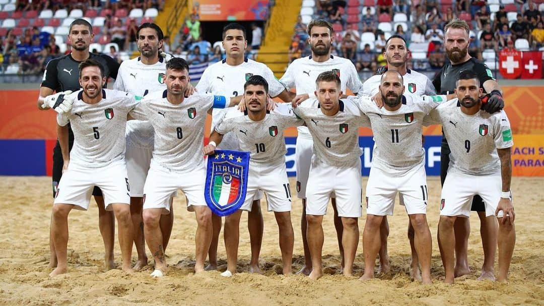 サッカーイタリア代表さんのインスタグラム写真 - (サッカーイタリア代表Instagram)「#Nazionale 🌞 #BeachSoccer Rimonta da urlo dell’#Italia 🇮🇹, 5-4 alla #Svizzera 🇨🇭, gli #Azzurri volano in semifinale del #Mondiale 🌎  La notizia 👉🏻 www.figc.it  I ragazzi del ct Del Duca per la terza volta consecutiva tra le prime quattro nazionali del Mondo grazie a un gol di #Zurlo sul filo della sirena. Tripletta per l’attaccante, prime firme nel torneo per Josep Jr e Ramacciotti.」11月29日 16時52分 - azzurri