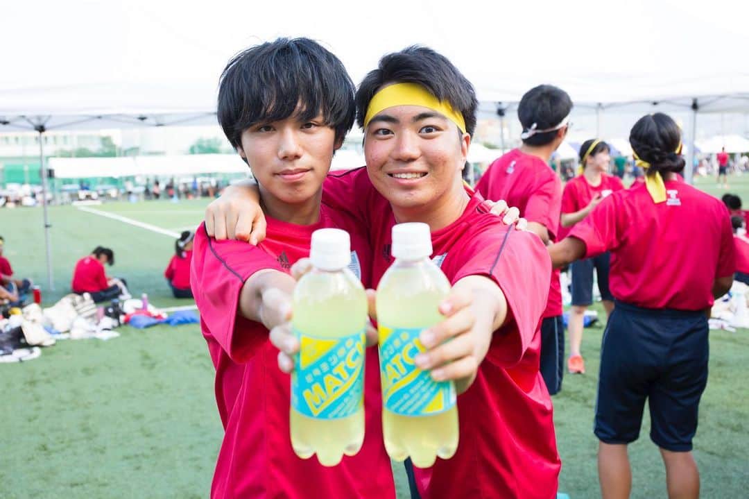 MATCH学園さんのインスタグラム写真 - (MATCH学園Instagram)「ちょっとくじけそうになっても、 仲間がいるからがんばれる！ . ひとりじゃなくてチームで汗を流すって気持ちいい。 がんばった後はマッチで乾杯！ . . クラスマッチキャンペーンに参加してくれた東海大学付属大阪仰星高等学校の体育祭の模様をお届け！ 次に紹介されるのはあなたの学校かも！？ . . #ビタミン炭酸MATCH #クラスマッチ #MATCH学園 #東海大学付属大阪仰星高等学校 #星河祭 #体育祭 #クラスTシャツ #クラT #青春 #応援 #絆 #部活 #仲間」11月29日 16時50分 - vitamin_match_official
