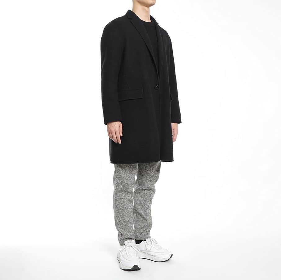 のインスタグラム：「COAT STYLING COLLECTION for HOMME﻿ ﻿ 本格的に冬シーズンにさしかかり、今マストなアイテムとなっている「コート」。﻿ アダム エ ロぺで特におすすめなコートアイテムを使用したスタイリングコレクションをご紹介！﻿ ﻿ @adametrope﻿ @jadorejunonline﻿ #adametrope #coat #outer #styling #mensstyling」