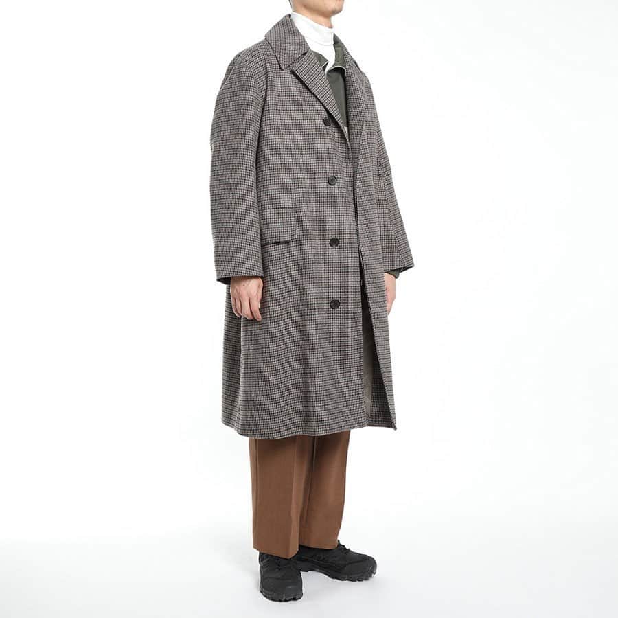 のインスタグラム：「COAT STYLING COLLECTION for HOMME﻿ ﻿ 本格的に冬シーズンにさしかかり、今マストなアイテムとなっている「コート」。﻿ アダム エ ロぺで特におすすめなコートアイテムを使用したスタイリングコレクションをご紹介！﻿ ﻿ @adametrope﻿ @jadorejunonline﻿ #adametrope #coat #outer #styling #mensstyling」