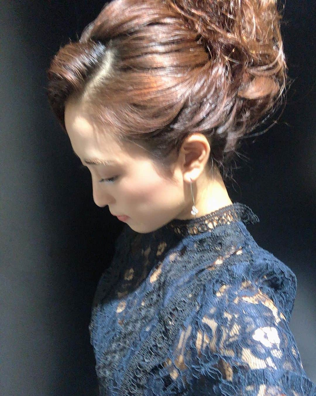 柚月めいさんのインスタグラム写真 - (柚月めいInstagram)「. ヘアセット、ルンルンなる🥺 . . . #ヘアセット#パーティーヘア#set#hair#party#dress#pic#follw#柚月めい#pic#シニヨン」11月29日 17時07分 - meimei.yuzu