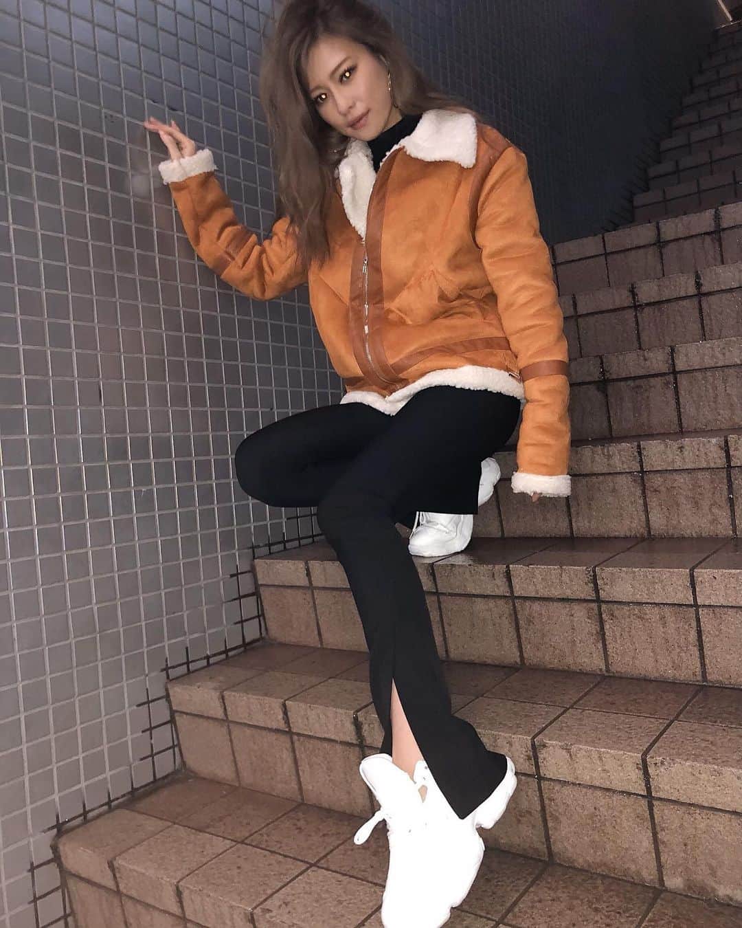 長谷川唯のインスタグラム：「・ ・ 本格的に寒くなってきて布団からでられないあるある🙊笑　ってこのアウターやっぱり買って大正解❤︎この冬大活躍だねん😘✨ ・ ・ #ootd #fashionista #ファッション #ファッションコーデ #cool #code #check」