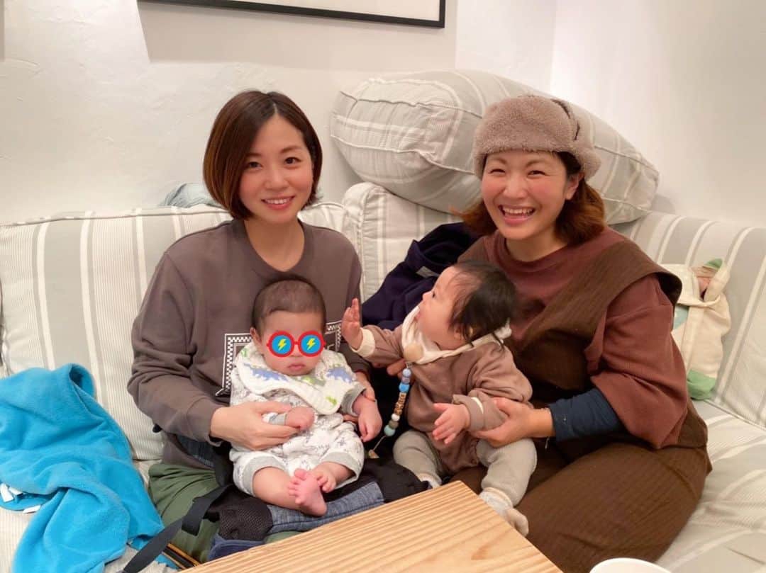 星村麻衣のインスタグラム：「居心地良くて今月3回目のRHcafe☕️ #rhcafe  #ソファ席最高」