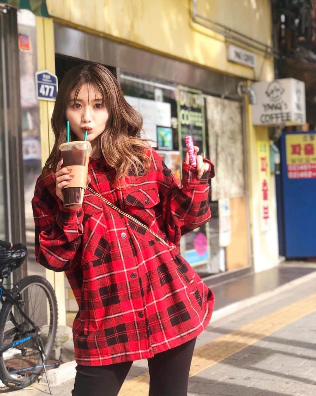 一木美里さんのインスタグラム写真 - (一木美里Instagram)「#HappyThanksGiving  スタジオの近くにあったYANG'S COFFEE☕️とっても美味しいコーヒーショップ、お店のお母さんがとっても明るくて優しくてすごく幸せな気分になりました🍀あったかい人に会うと心が温かくなりますよね😍 .  #MillyKorea#Korea#韓国旅行#韓国#여행#여행스타그램#커피#私服#コーデ#コーヒーショップ#韓国カフェ#YANGSCOFFEE#建大#コンデ」11月29日 17時21分 - misato_ichiki