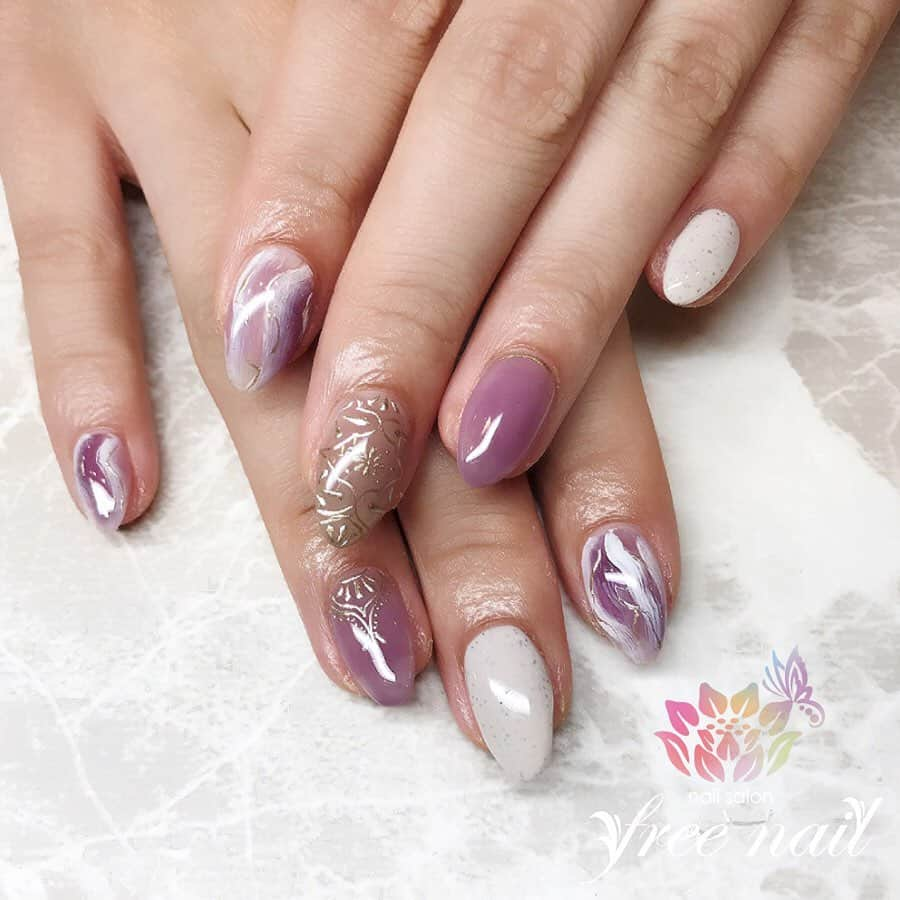 free nail フリーネイルさんのインスタグラム写真 - (free nail フリーネイルInstagram)「. お客様ネイル💅🏻👑 . くすみパープルネイル💜✨ . 女性らしいニュアンス👸🏻💫 . ご来店ありがとうございました🙇🏻‍♀️🙇🏻‍♀️🙇🏻‍♀️💗 . #ネイルアート #ジェルネイル #ネイルサロン #大阪ネイルサロン #ネイルデザイン #ネイルチェンジ #ニュアンスネイル #マーブルネイル #メタリックネイル #メタリックライナー #手書きアート #パープルネイル #くすみネイル #デザインネイル #トレンドネイル #上品ネイル #シンプルネイル #秋ネイル #autumnnails #nailsart #nailsdid #美甲 #日式美甲 #日式美甲胶 #日本美甲师 #日本美甲老师 #美甲上课 #日本胶 #フリーネイル #freenail」11月29日 17時23分 - freenail_jpn