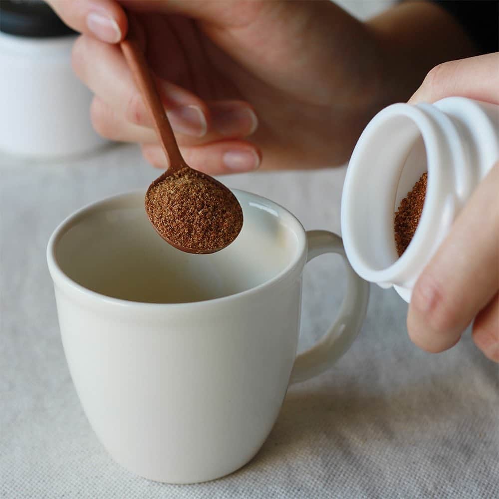 INIC coffeeさんのインスタグラム写真 - (INIC coffeeInstagram)「“INIC coffee”からスヌーピーのデザートコーヒー「スヌーピーコーヒー Cafe Assort」が登場☆ . 心も体も温まるデザートコーヒー3種類のアソートセット。 . 今回お届けするのは、チョコレートの芳醇な香りが広がる贅沢なCafe Mocha、シナモンがきいたエキゾチックなCafe Cinnamon、バニラの甘い香りに癒されるCafe Vanillaの3種類です。 シンプルなデザインのボトルはどんなシーンにも合わせやすく、飲んだ後も飾りたくなる大人な雰囲気のスヌーピー。 . 大切な人への贈り物にも、ホリデーシーズンの自分へのご褒美にもなるアイテムです。 . スヌーピーコーヒー Cafe Assort https://www.inic-market.com/fs/inicmarket/206041/4560466077528 #スヌーピー #snoopy #スヌーピーコーヒー #peanuts #ウッドストック #チャーリーブラウン #スヌーピー大好き #スヌ活 #ピーナッツフレンズ #☕️ #コーヒー #coffee #coffee_inst #iniccoffee #イニックコーヒー #デザートコーヒー #カフェモカ #シナモン #バニラ #スイーツ好き #カフェシナモン #カフェバニラ #おうちカフェ #コーヒータイム #コーヒーブレイク #新商品 #newarrival #ホリデーシーズン #ギフト」11月29日 17時28分 - iniccoffee
