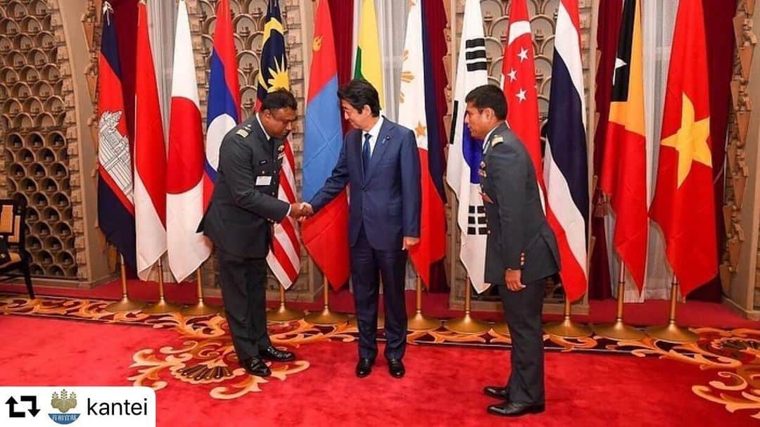 安倍晋三さんのインスタグラム写真 - (安倍晋三Instagram)「#repost @kantei 防衛大学校では、アジアの国々を中心に、留学生をたくさん受け入れています。その卒業生の皆さんを、昨日、総理公邸にお招きしました。  日本に対する心からの感謝、防衛大学校で学ぶことができたことへの大きな誇り、母国で国防の中枢を担う強い使命感。流ちょうな日本語でのスピーチの数々に、本当に感動しました。 . #防衛大学校 卒業留学生交流会 #公邸 #留学生 #卒業 #🇹🇱 #東ティモール #ソアレス中尉 からの#メッセージ #ASEAN #🇹🇭 #🇸🇬 #🇲🇾 #🇵🇭 #🇮🇩 #🇻🇳 #🇱🇦 #🇲🇲 #🇰🇭 #🇲🇳 #🇰🇷」11月29日 17時44分 - shinzoabe