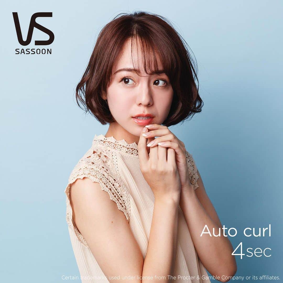 ヴィダルサスーン・ヘアアイロン【公式】さんのインスタグラム写真 - (ヴィダルサスーン・ヘアアイロン【公式】Instagram)「. オートカールアイロンで作る、カールスタイル。 今日は短めの髪を4秒設定でゆる巻き。全体を巻いてから手ぐしで崩すと、雰囲気のあるニュアンスカールに✨ . オートカールアイロン 品番：VSA-1110/RJ(レッド), VSA-1110/KJ(ブラック)　価格：オープン . 🎁プレゼントキャンペーン実施中🎁 ヴィダルサスーンヘアケア家電商品をお買い上げの方に抽選で豪華賞品が当たるキャンペーンを実施中‼️詳しくはTopのURLから✨ . ❤️フォロー＆いいねキャンペーン実施中❤️ 11月15日の投稿への「いいね」と、当アカウントのフォローだけで応募完了😆12月1日〆切❗️あさってですよー💨 . #vidalsassoon #ヴィダルサスーン #ヘアアイロン #アイロン #コテ #カールアイロン #オートカールアイロン #オートカール #自動巻き #vsヘアアイロン #ヘアケア #ヘアスタイル #ヘアアレンジ #巻き髪 #ボブ #新発売 #プレゼントキャンペーン #プレゼント企画 #プレゼント #キャンペーン #キャンペーン実施中 #vsどっちの磯村勇斗 #磯村勇斗 #hayatoisomura」11月29日 17時43分 - vs_hairiron_official