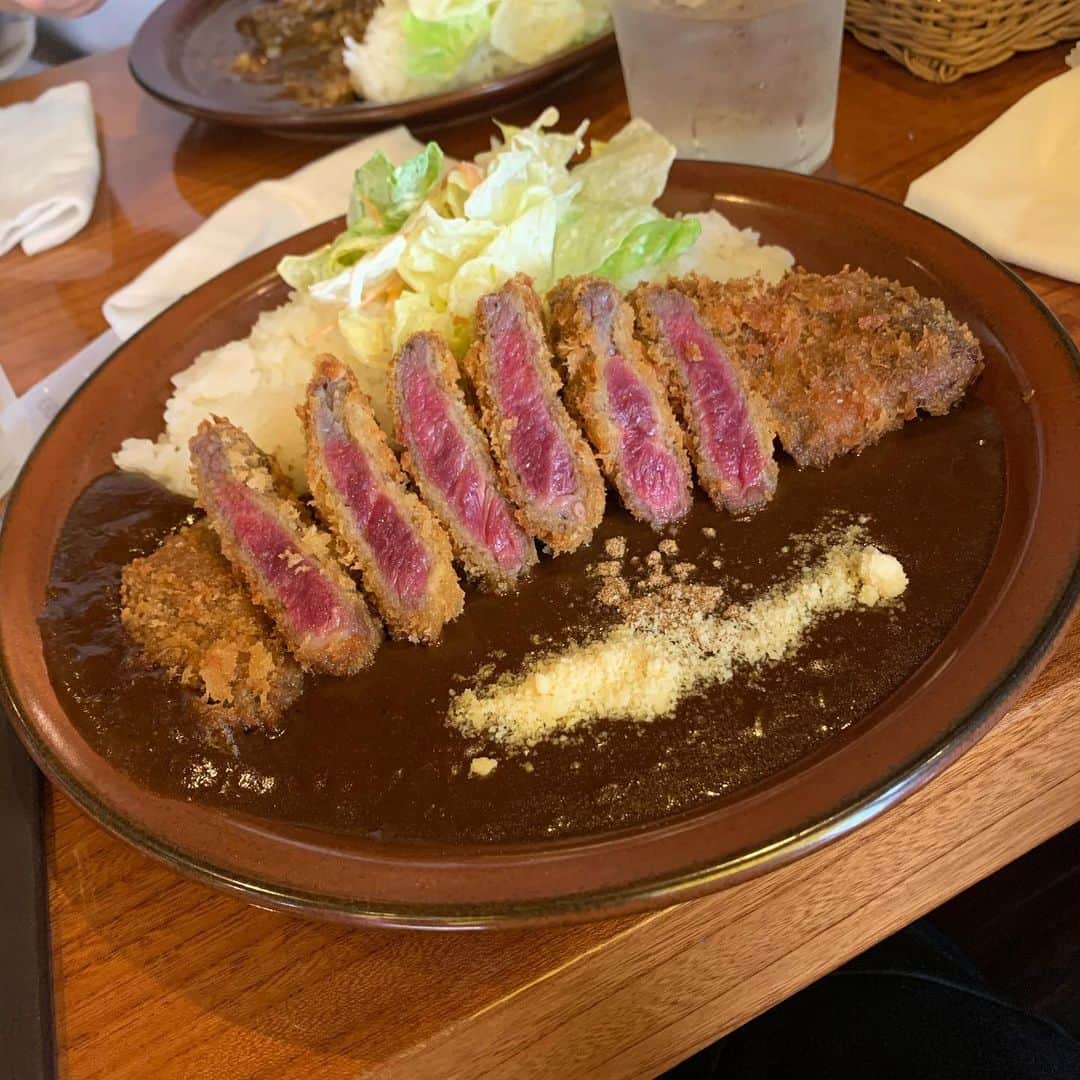 のインスタグラム：「激ウマ牛カツカレー。 #珊瑚礁 #江ノ島の方のカレー #ボリューミー」