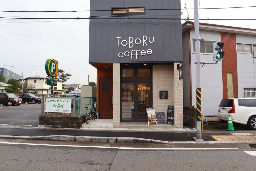 石井輝明さんのインスタグラム写真 - (石井輝明Instagram)「鎌倉。 今日は幕張からの大宮。 大宮久しぶり。 今日も混沌とするんでしょう。  #toborucoffee #cafe #coffee #カフェ #神奈川カフェ #鎌倉カフェ #長谷カフェ #カフェ芸人 #タイカフェは前回のでお仕舞い #結局9軒 #もっと行きたいところあったけど #また行かないと #また休まないと」11月29日 17時55分 - comandanteishii