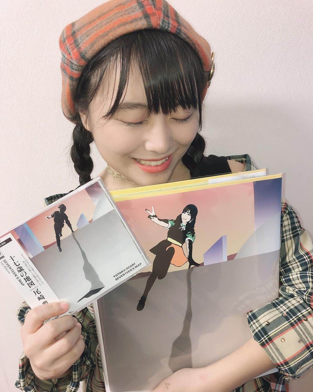 島崎友莉亜さんのインスタグラム写真 - (島崎友莉亜Instagram)「#尾崎豊生誕祭  皆さんから頂いたアルバムも宝物です☆彡 十七歳の地図、良いですよね。 ‪  僕をにらむ君の瞳の光は‬ ‪忘れかけてた真心教えてくれた‬ ‪この胸に今刻もう‬ ‪君の涙の美しさにありがとうと‬ ‪/ 傷つけた人々へ  #尾崎豊 #尾崎豊を探して #好きな曲 #歌詞 #傷つけた人々へ #宝物」11月29日 17時57分 - yuria_shimazaki_uug2ki