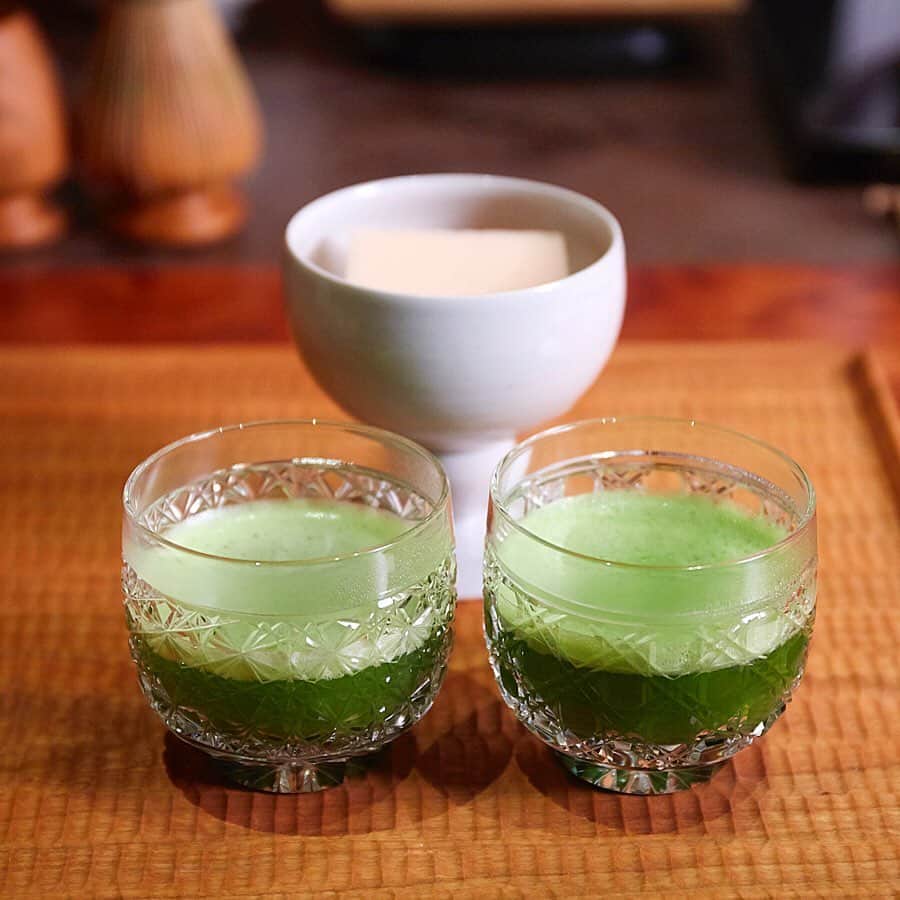Hanako公式さんのインスタグラム写真 - (Hanako公式Instagram)「📍〈コレド室町〉で「こだわりの食&一杯」が楽しめるお店🍞☕️ここでしか味わえない、オリジナリティあふれるメニューと空間の注目店を厳選しました。﻿ ﻿ ✔︎〈IPPUKU & MATCHA〉﻿:日本橋三井タワー シングルオリジンの抹茶を茶室風カウンターで飲み比べ。抹茶2種類とお菓子など「シングルオリジン宇治抹茶の飲み比べとお菓子のコース」も🌿﻿ ﻿ ✔︎〈CRAFTROCK BREWPUB & LIVE〉﻿:コレド室町テラス タンク直結の自家製ビールと音楽ライブを同時に楽しむ！ゲストビールの含め、約15種類をラインナップ🍻﻿ ﻿ ✔︎〈Hakone Bakery Dining & Bar〉﻿:コレド室町テラス ホテルクオリティのパンとタパスでパン飲みを満喫。「箱根黒シチューセット」やコレド室町テラス限定のパンも必食🥐﻿ ﻿ 【Hanako_ベストグルメ特集発売!!】﻿ #Hanako #Hanako_magazine #おすすめ店 #コレド室町テラス #グルメ部 #食べ歩き #東京グルメ #東京ランチ #忘年会 #新年会 #カフェ巡り #スイーツ部 #台湾グルメ #喫茶店 #カレー好き #肉グルメ #instafood #foodstagram #パフェ #アイス部 #餃子 #クラフトビール #ベーカリー #パン好き #日本橋カフェ #日本橋ランチ #photoby_HiromiKurokawa #photoby_natsumikakuto」11月29日 18時11分 - hanako_magazine