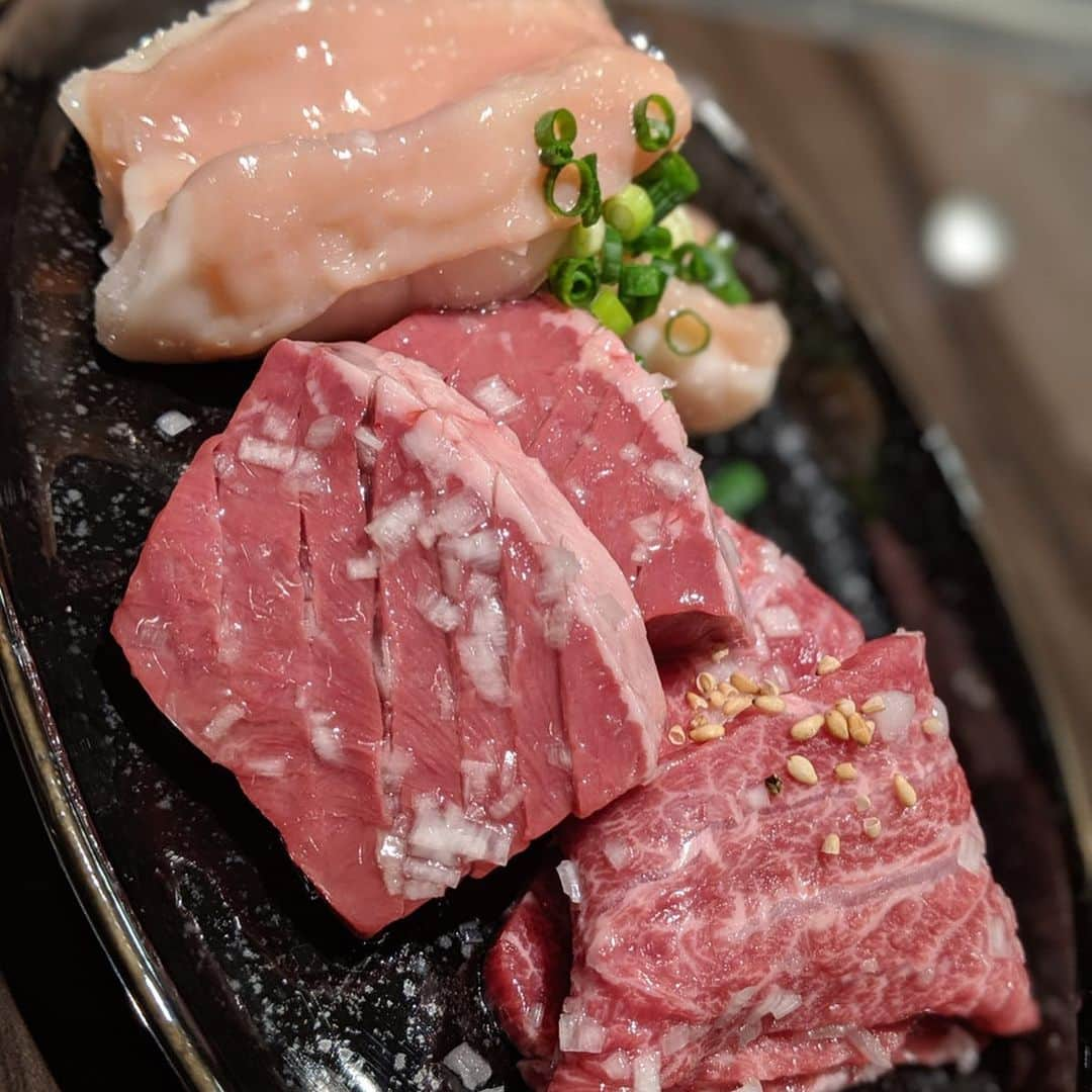 大見さなえさんのインスタグラム写真 - (大見さなえInstagram)「いい肉の日💓塊肉と厚切り😋🍖﻿ 表参道『D-29』﻿ ﻿ 極〜KIWAMI〜プレミアムコース！﻿ 近江牛と松阪牛の塊肉も！！﻿ 三田店にはない店員さんが焼いてくださるスタイル✨﻿ ﻿ レバーはレア焼きでとろとろした食感(*´꒳`*)💓﻿ ﻿ アイスは大量に入ってるボックスから選べる😍﻿ 夢のような光景🙈🍨💓﻿ ﻿ #d29 #d29表参道 #塊肉 #お肉 #meat﻿ #beef #肉 #めぐログ_表参道 #表参道グルメ﻿ #肉テロ #肉活 #pixelで撮影」11月29日 18時09分 - tabe_megumi