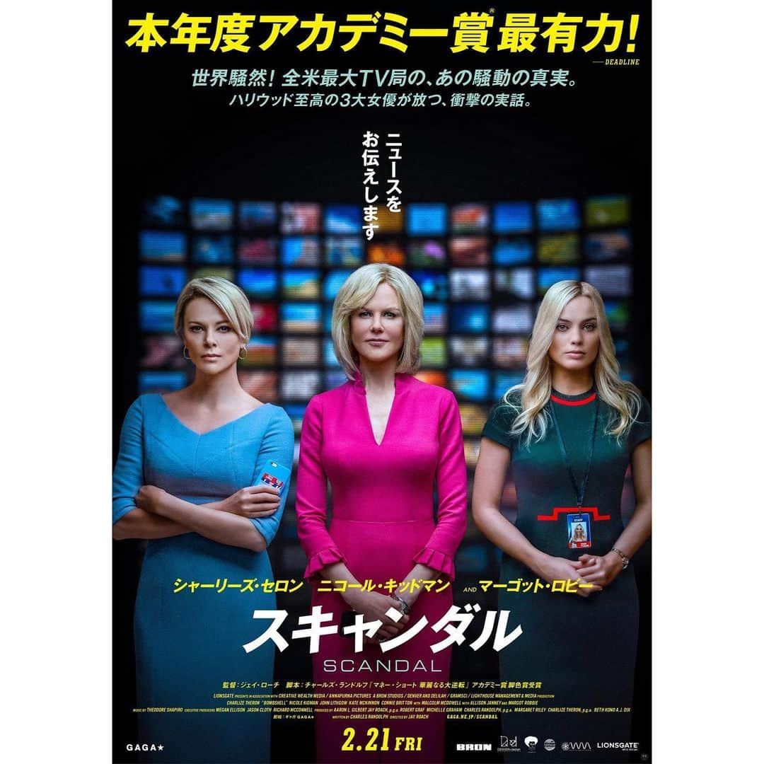 Filmarksさんのインスタグラム写真 - (FilmarksInstagram)「アメリカで視聴率NO.1を誇るテレビ局「FOXニュース」で2016年に起きた実話スキャンダルの裏側😮﻿ ﻿ シャーリーズ・セロン ニコール・キッドマン マーゴット・ロビーというハリウッドの至宝3大女優の豪華共演👏﻿ ﻿ 『スキャンダル』（2019年製作）﻿ 原題：Bombshell﻿ ・﻿ 上映日：2020年2月21日／製作国：アメリカ、カナダ／上映時間：108分﻿ ・﻿ あらすじ：▼▼▼﻿ FOXニュースの元人気キャスターのグレッチェン・カールソン(ニコール・キッドマン)が、テレビ界の帝王として君臨していた CEOのロジャー・エイルズ(ジョン・リスゴー)を提訴した。そのスキャンダラスなニュースに、メディア界に激震が走る――。騒然とする FOXニュース社内。看板番組を背負う売れっ子キャスターのメーガン・ケリー(シャーリーズ・セロン)は、上り詰めるまでの自身の過程を振り返り心中穏やかではなくなっていた。一方、メインキャスターの座を狙う貪欲な若手のケイラ(マーゴット・ロビー)は、ロジャーと対面する機会を得ていた――。﻿ ﻿ ・﻿ #Bombshell #CharlesRandolph #Margot Robbie #CharlizeTheron #NicoleKidman﻿ #movie #cinema #映画部 #映画好き #映画鑑賞 #映画好きな人と繋がりたい #Filmarks﻿ ・﻿ © Lions Gate Entertainment Inc.」11月29日 23時36分 - filmarks_official