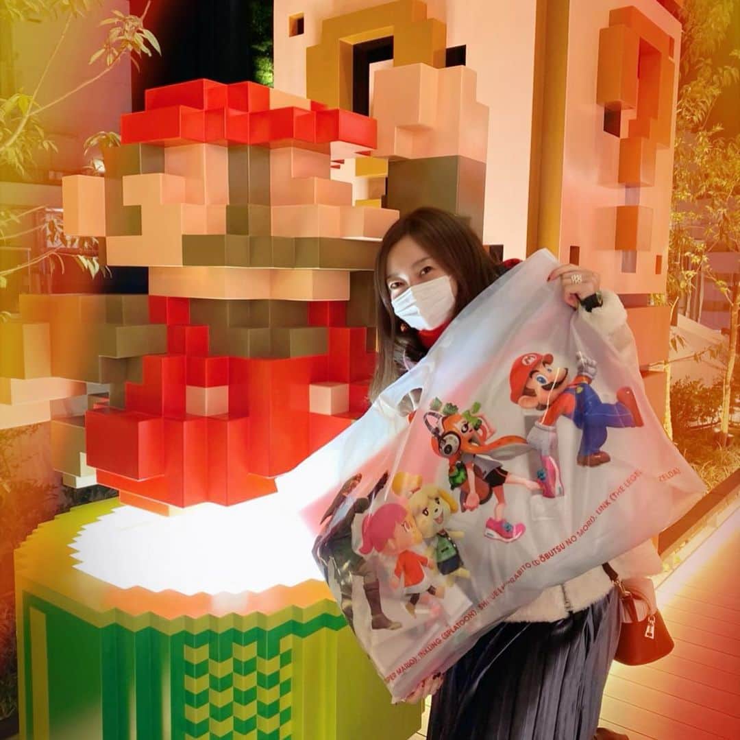 百々さおりのインスタグラム：「ニンテンドーショップトーキョーに行ってきた🥰🥰いっぱい買っちゃった❤️ #me #game #Nintendo #Nintendotokyo #渋谷　#すっぴん　#いっぱい買った」
