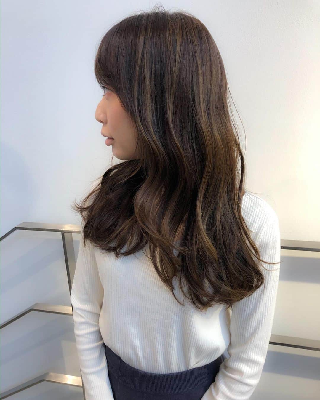 野口忍 hair make upさんのインスタグラム写真 - (野口忍 hair make upInstagram)「海外っぽさ、ラフさ リラックス感が お洒落のポイントです👏 メンテナンスは ハイライトを入れて 小顔効果、立体感をプラス 勿論、新郎様もタキシード用に✂️ やはり前髪が1番悩んだのですが かきあげ風にして 本当に良かった🥺✨ 1番似合うヘアを 選ばせていただきました☺️ 素敵な１日を 全て任せていただける以上は こだわりを持って全力で ステキにさせて頂きます🔥 . ご結婚本当におめでとう ございました✨ . make: @yuno.hairmake  Wedding hall: @maison.premiere bride: @_stcing  photo: @ayathappy @genki_moriya ﻿. ﻿﻿﻿﻿﻿﻿﻿﻿﻿﻿﻿﻿﻿﻿﻿﻿﻿﻿_____________﻿ ﻿. 前撮り、結婚式直近のお問い合わせも承っております。 . _____________﻿ ﻿. 𓆸﻿﻿ 2020年1.2.3.4月上半期まだ空きございます。﻿ お問い合わせは﻿ＨＰまで❁﻿ ﻿. _____________ . 𓆸﻿﻿遠方出張 7月20日〜27日ハワイ出張 渡航費無料 . _____________ . ﻿﻿﻿#メゾンプルミエール#かきあげ風#持ち込みヘアメイク# 外注ヘアメイク#weddinghair #weddingdress #ウェディングフォト #前撮り #後撮り #フォトグラファー #持ち込みカメラマン #ブライダルヘアメイク #ウェディングフォト﻿﻿﻿﻿﻿﻿﻿﻿﻿﻿﻿﻿﻿﻿﻿ #ウェディングアドバイザー #ウェディング﻿﻿ #花嫁ヘア #ロケーション前撮り #プレ花嫁﻿﻿﻿ #卒花嫁﻿﻿﻿ #前撮り準備#ウェディングドレス #ブーケ #bouquet #プロポーズ #入籍 #式場見学 #式場探し #東京駅」11月29日 18時17分 - shinobunbunmaru_atren_deu