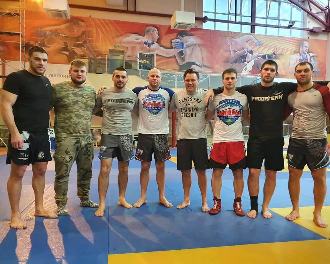 のインスタグラム：「С чемпионами команды FedorTeam!」