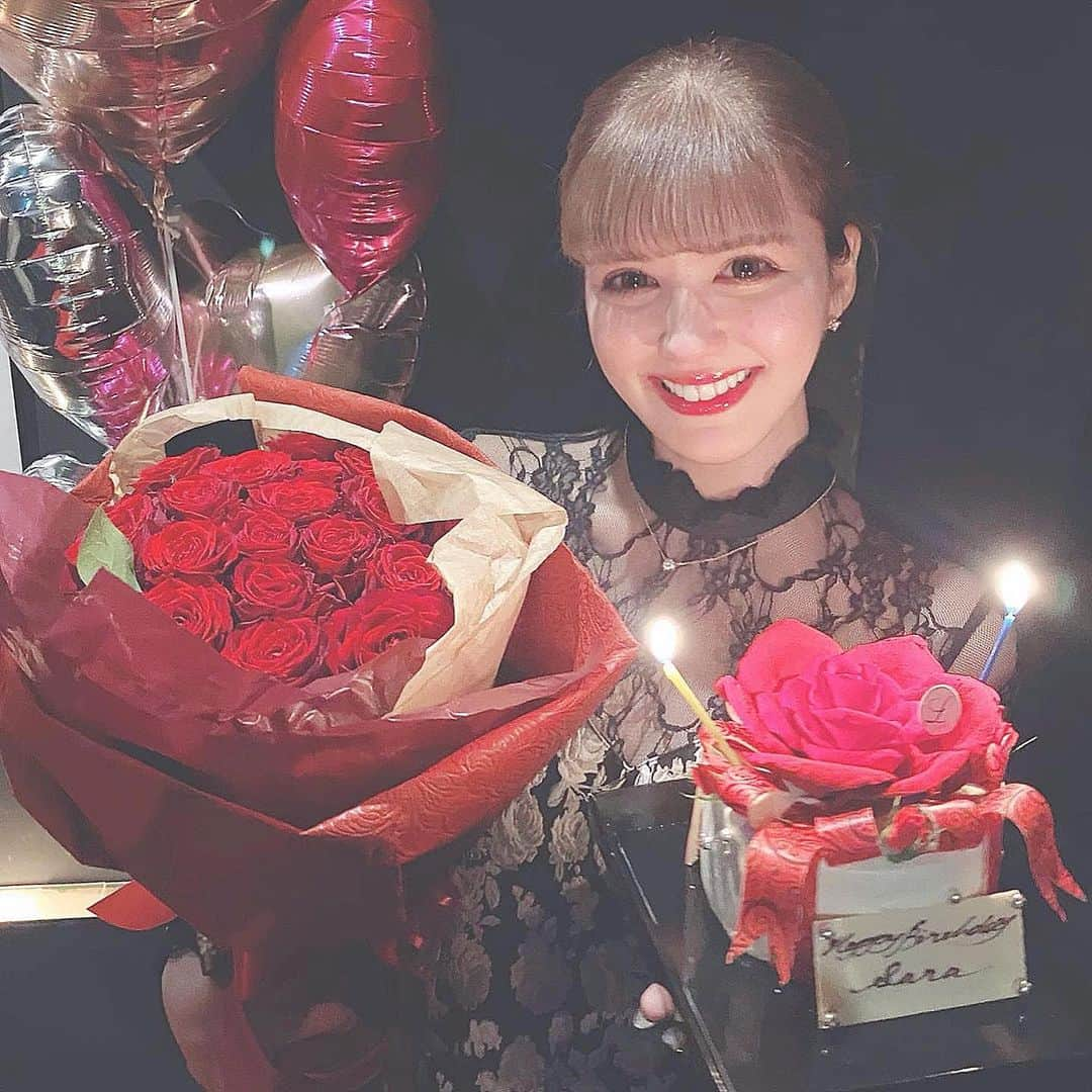 紗蘭さんのインスタグラム写真 - (紗蘭Instagram)「11月29日、22歳になりました🎂♥️🌹 ・ 毎年誕生日が来ると、たくさんのお祝いメッセージをくれるファンの皆、お友達、家族がいて私は幸せです😭💞 21歳の自分よりもっと飛躍する22歳になれますように！！！✨ てか、します！！笑 ・ 22歳の私もどうかよろしくお願いします💐💞 ・ #birthday #いい肉の日 #この日に生まれたから焼肉ばっかり食べてるのかな #今日だけで友達からLINE300件以上 #ファンの子からのDMもものすごい数 #これからも頑張ります」11月29日 18時39分 - saracchidayo