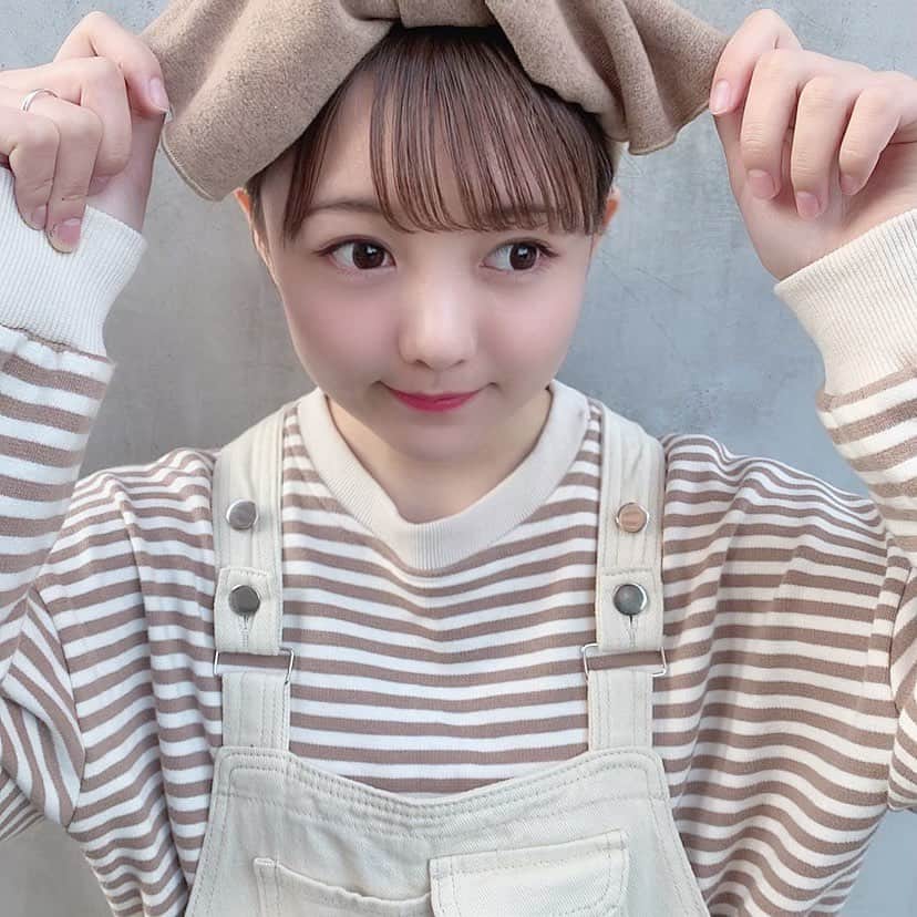 のインスタグラム：「どあっぷ👶🏻 ㅤ この前言った通りターバンにハマって早速買いました💸 ㅤ カラコンは @claracontact かわ🥺 ㅤ 服は全身 #SAME です🧸 ㅤ #ヘアバンド #カラコンレビュー #カラコンレポ #メイク #ベージュコーデ #ボーダートップス #サロペット #ジャンスカ #ゆるコーデ #スウェット #ターバン #バンダナ #ボブアレンジ #ヘアアレンジ #1年用カラコン#一年用カラコン#カラコン#おしゃれ#オシャレ#アイテム#必需品#コンタクト」