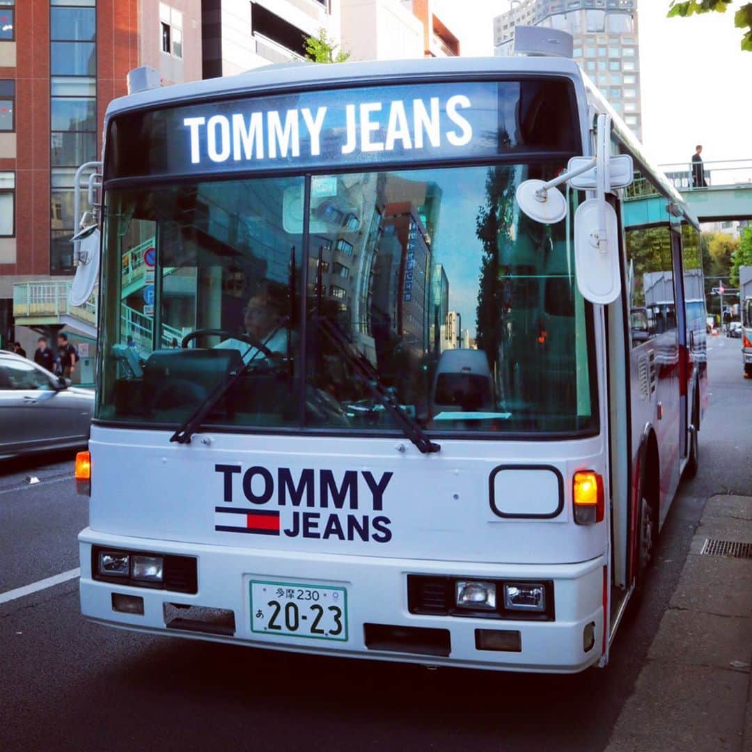 さなりさんのインスタグラム写真 - (さなりInstagram)「リハスタでライブバスのリハした！12/4まで#TommyJeansCatStreet 店で抽選できるよ！ チェックしてみてねー！　https://japan.tommy.com/catstreet/  #TommyJeans」11月29日 18時43分 - sanaridayo17