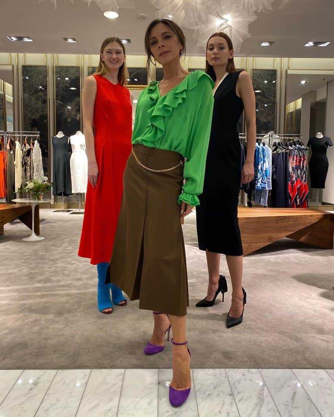 ヴィクトリアベッカムさんのインスタグラム写真 - (ヴィクトリアベッカムInstagram)「Loved meeting @yu_yamada_ at @neimanmarcus Beverly Hills x Kisses ladies x VB」11月29日 18時44分 - victoriabeckham