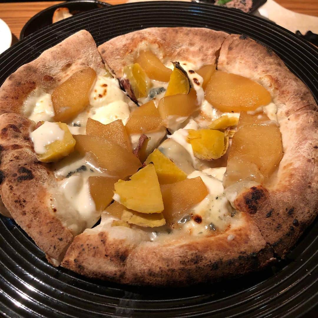 アンジェラ佐藤さんのインスタグラム写真 - (アンジェラ佐藤Instagram)「希少部位のステーキやピザなどの石窯料理、グランドメニューが食べ放題の「ベティ64｣で爆食！ ハイビスカス江さんも一緒に爆食♪  #ベティ64 #すすきの食べ放題 #2400円のベティちゃんステーキまで食べ放題 #ありえんしょ #どハマりしたローストビーフユッケ #ミディアムレアなお肉に黄身が絡んで濃厚 #ゴマ油の風味がこれまた良いアクセント #フレンチトーストもふわとろ #カス江さんはパイナップルオカワリ連発 #お洒落なカクテルなどお酒の種類も豊富 #ヒンナヒンナ」11月29日 18時50分 - angela_satou