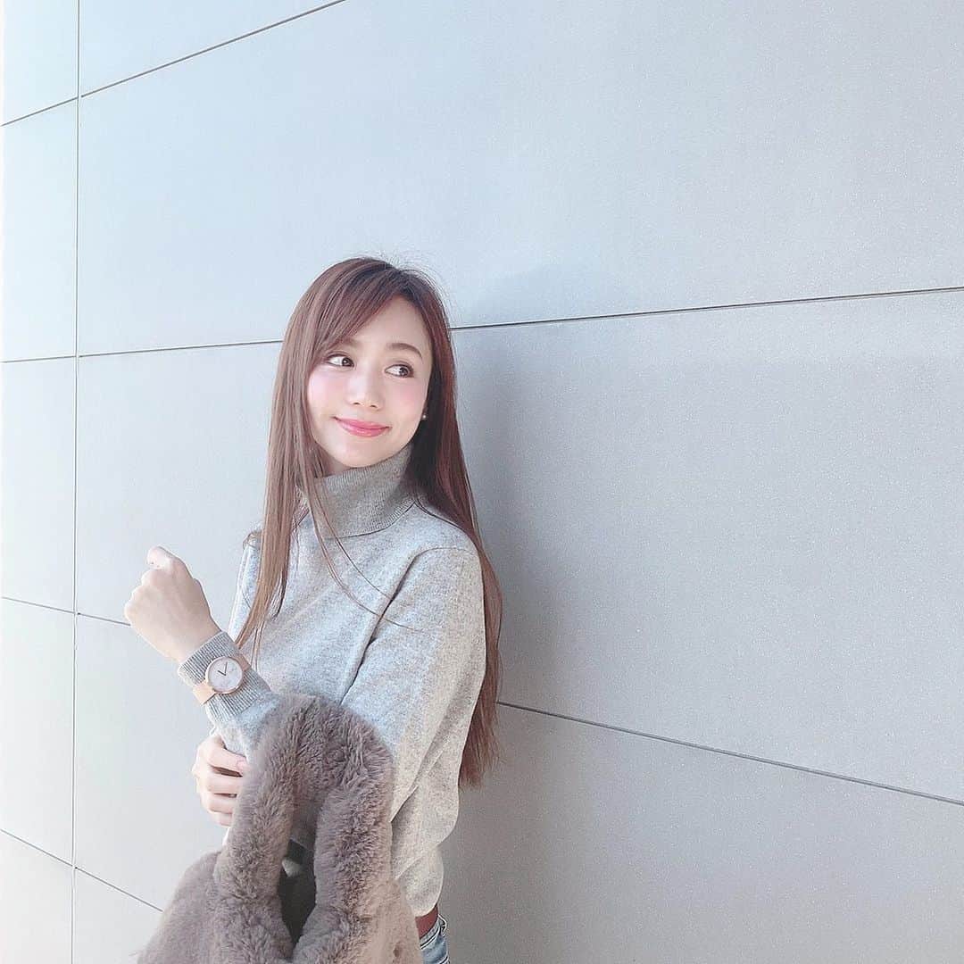 宮内ひかるのインスタグラム：「シンプルコーデが多いから オシャレウォッチ投入⌚︎✧̣̥̇🧚‍♂️✨ ． #ootd #mavenwatches #マベン #マベンウォッチズ #時計 #腕時計」