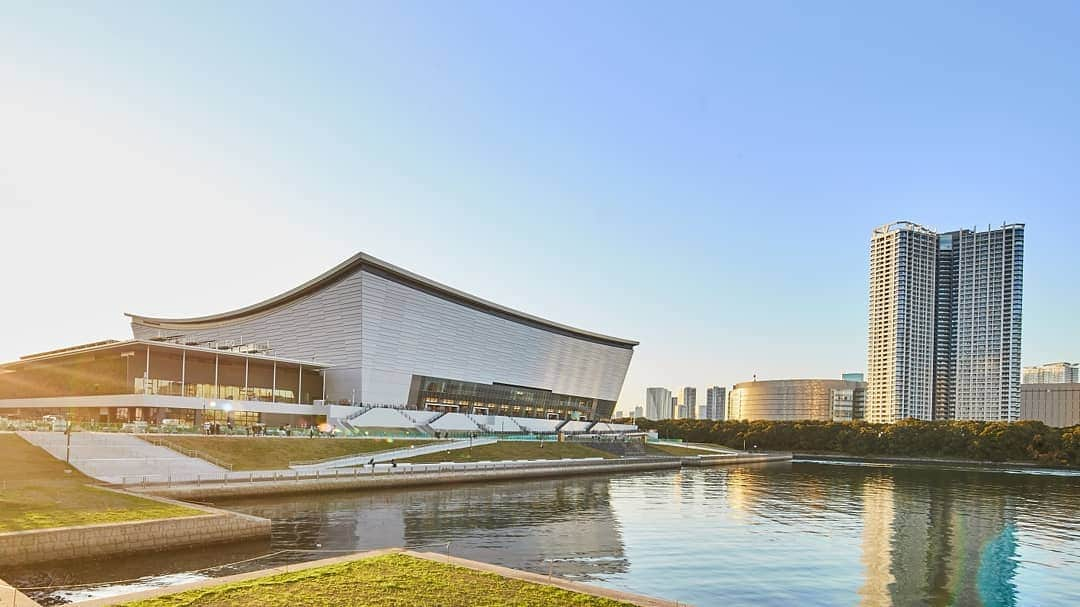 2020年東京オリンピックさんのインスタグラム写真 - (2020年東京オリンピックInstagram)「Say hello to the stunning Ariake Arena! 🤩  This will be the home of Olympic Volleyball 🏐 and the Paralympic Wheelchair Basketball 🏀 events, with a seating capacity up to 15,000. 🏟️ 👉 Slide across to see how this incredible venue came to life in just two years!  Photo by Tokyo 2020 / Uta MUKUO  #tokyo2020 #olympics #paralympics #ariakearena #ariake #volleyball #wheelchairbasketball #roadtotokyo」11月29日 18時58分 - tokyo2020