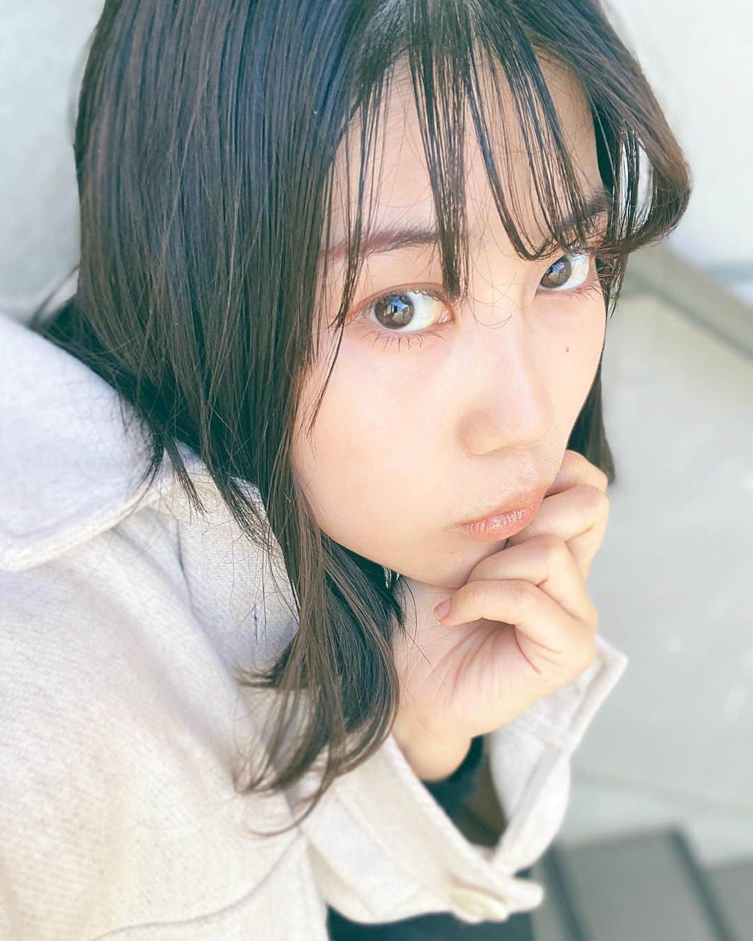 伊織いおさんのインスタグラム写真 - (伊織いおInstagram)「ん？ . . . .  #伊織いお#グラビア#グラビアアイドル#インスタグラビア#グラドル#グラドル自画撮り部#自撮り#私服#水着#茶髪#ヘアアレンジ#写真#写真好きな人と繋がりたい#photo#被写体#撮影会#撮影#裸眼#裸眼メイク#メイク好きな人と繋がりたい#ブラウンメイク#肩出し#肩出しファッション#ファッション」11月29日 19時00分 - iocos69