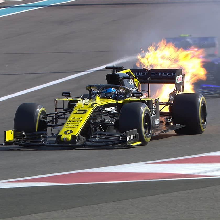 F1さんのインスタグラム写真 - (F1Instagram)「A hot start in the desert for Danny Ric 👀😯🔥🇦🇪 .  #F1 #Formula1 #AbuDhabiGP #AbuDhabi #YasMarina #UAE #Ricciardo #DanielRicciardo #RenaultF1Team @ymcofficial」11月29日 19時22分 - f1