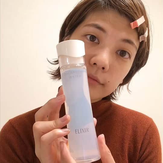 石川瑠利子のインスタグラム：「. . 以前スキンケア紹介でおすすめしていた ＠elixirreflet_official  実際に毎日私がやっているスキンケア方法を紹介します！ . 30代に突入してエイジングケアをするには早いかなぁと思ったけど全然そんな事はなくて、早めの対策が未来の肌には良いのです🙆🏻‍💕 毛穴が気になり始めたらファーストエイジングケアの始めどき!😤✨ 毛穴の目立たないつや玉のある肌を持続していきたいな🥺❤️ . . #instabeauty #skincare #ELIXIR_PR #エリクシール #つや玉 #ファーストエイジングケア #エリクシールルフレ」