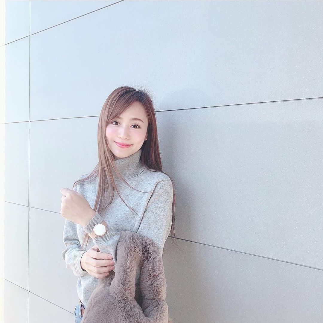宮内ひかるのインスタグラム：「🧣✨💗 ． #ootd #uniqlo #mavenwatches #マベン #マベンウォッチズ #時計 #腕時計 #feerichelu #ユニクロコーデ」