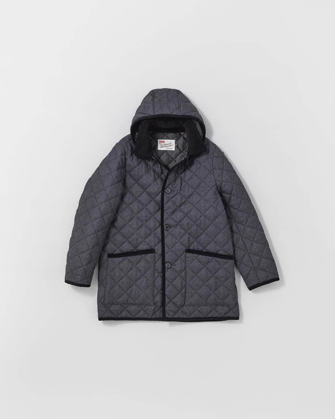 のインスタグラム：「ㅤㅤㅤㅤㅤㅤㅤㅤㅤㅤㅤㅤㅤ 【PICK UP ITEM】 ＜TRADITIONAL WEATHERWEAR＞ ×＜BEAUTYANDYOUTH＞ 上品なウール地が使われた「ダービーフード キルテッド」を基に、よりクラシカルな佇まいとなるようパッチポケットへとアレンジ。フードは取り外しでき、休日カジュアルだけでなくビジネススタイルにもマッチします TW×BY DERBY HOOD ¥46,000(+tax) #BEAUTYANDYOUTH #BYMENS19 #BYAW19 #TRADITIONALWEATHERWEAR」