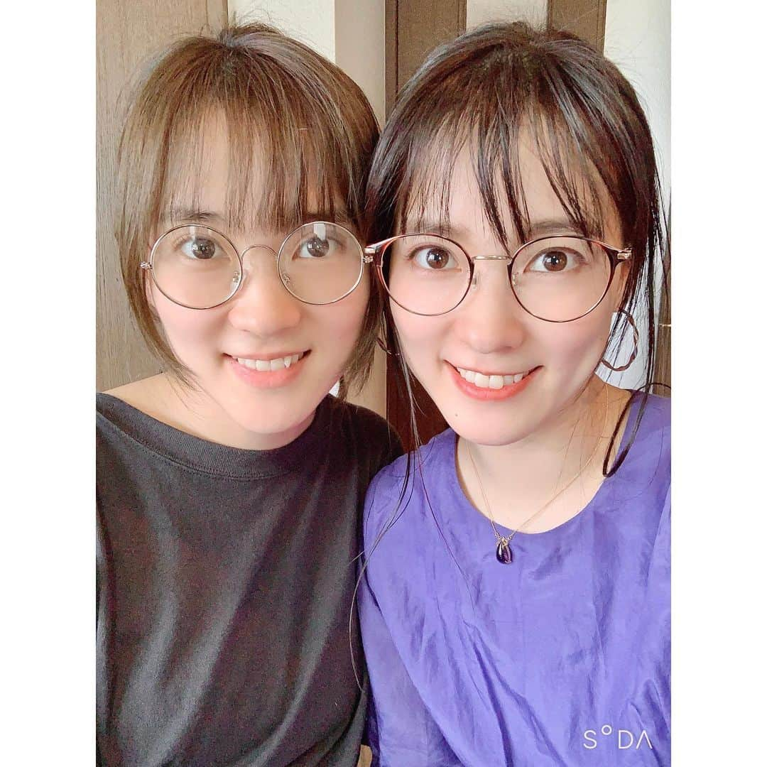 奈津子さんのインスタグラム写真 - (奈津子Instagram)「双子の妹の #大木亜希子 著「人生に詰んだ元アイドルは赤の他人のおっさんと住む選択をした」(祥伝社)いよいよ明日発売📖帯は！な、なんと芥川賞作家の　#羽田圭介 さんが書いてくださっています…😳前作の　#アイドルやめました のルポとは異なり今回は私小説。電子版は既に発売しており、本日も沢山の書店がいち早く並べてくださっているようです、ありがたや😊お手に取ってくださった方はぜひ　#人生に詰んだ元アイドル　のハッシュタグ をつけてくれたら双子がちらほらパトロールすると思います笑 ・ また、まだ詳細をお伝えできないのですが12/6金曜日の夜、都内でイベントに出演するので(こちらは奈津子のソロ仕事です)良ければ空けておいでくださいませ！💋 ・ #家電 #家電好き #家電女優 #奈津子 #双子　#一卵性　#本 #読書好きな人と繋がりたい #読書記録 #新刊」11月29日 19時34分 - natsuko_kaden