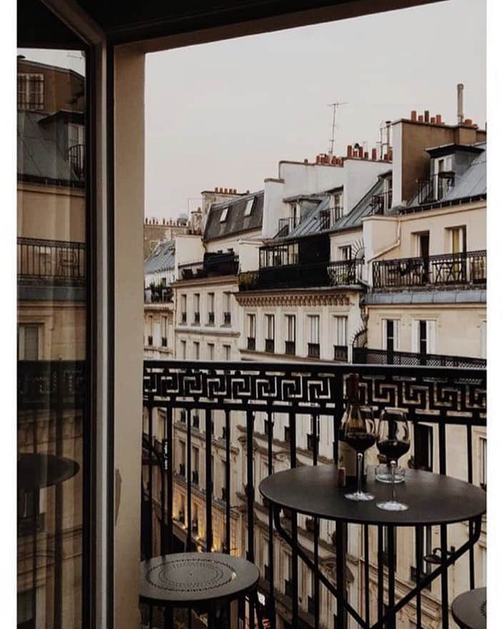 のインスタグラム：「Daily of Paris  #paris #architecture #parislife #parisienne #parisfrance #daily #wine #vin」