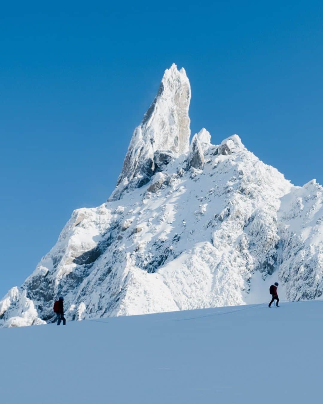 ミレーさんのインスタグラム写真 - (ミレーInstagram)「Watched by giants. . 📷 @lesothers .  #MilletRiseUp  #alpinisme #alpinism #alpinismo #mountaineering」11月29日 19時55分 - millet_mountain