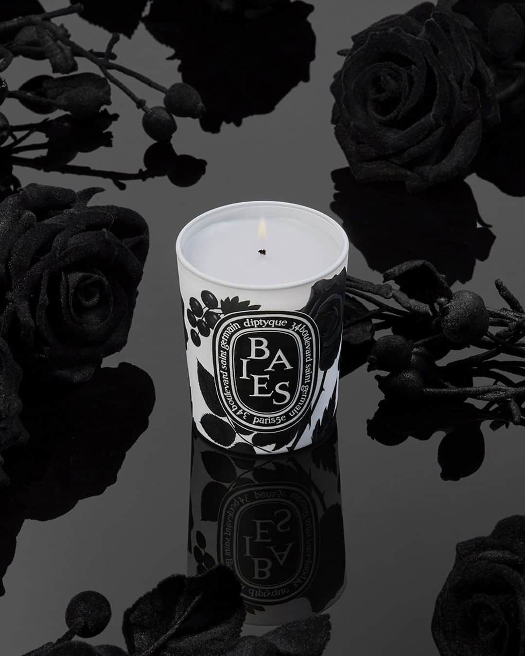 ディプティックさんのインスタグラム写真 - (ディプティックInstagram)「The Black Bouquet is a special limited edition of our iconic Baies candle, reimagined for this special week-end. #diptyque #blackbouquet #baies」11月29日 20時00分 - diptyque