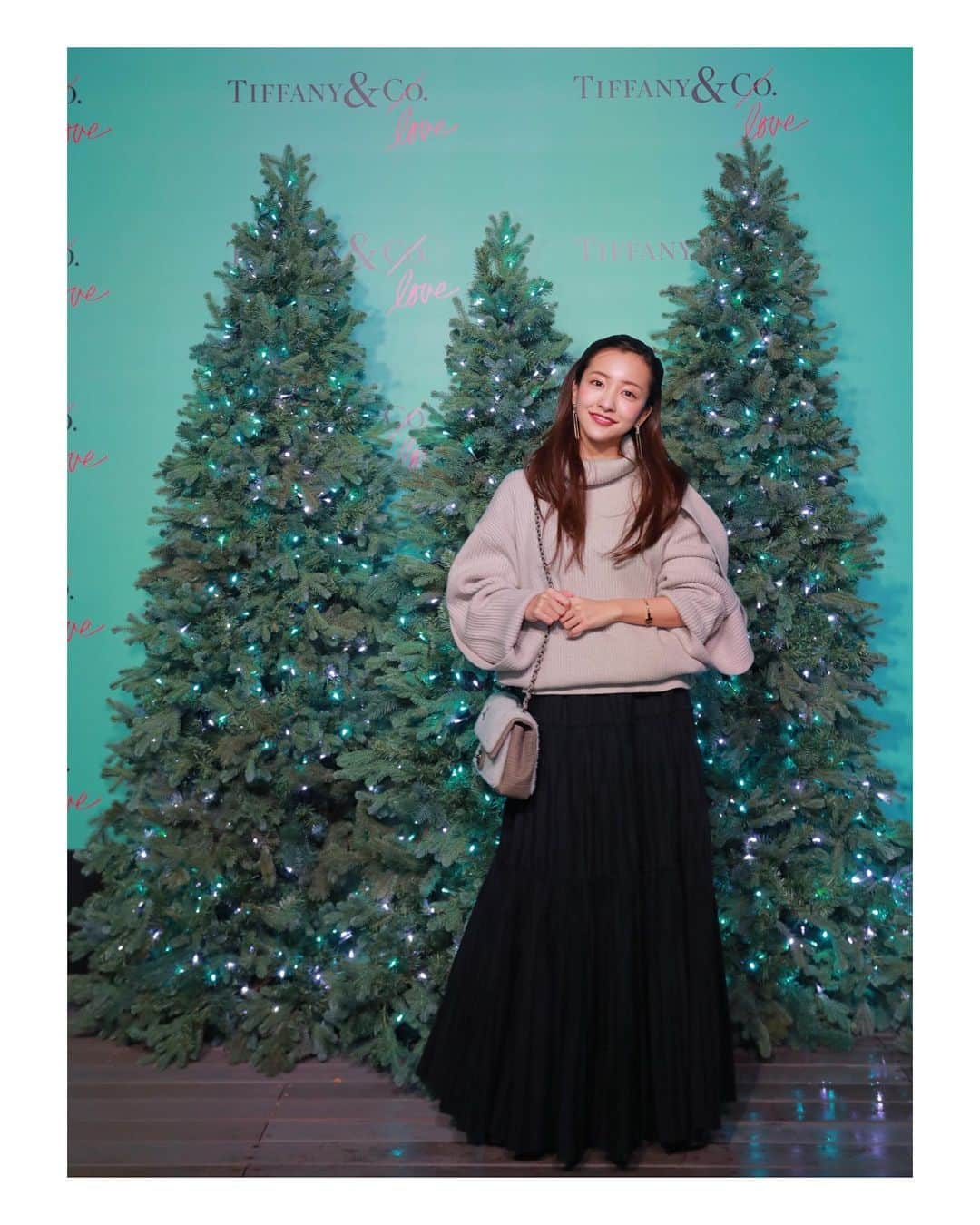 板野友美さんのインスタグラム写真 - (板野友美Instagram)「TIFFANY @CAT STREET A VERY, VERY TIFFANY  2019 HOLIDAY EVENT🎄  #TiffanyxCatStreet　 #VeryVeryTiffany　 @tiffanyandco #友Style」11月29日 20時03分 - tomo.i_0703