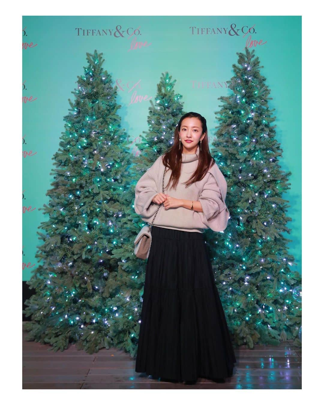 板野友美さんのインスタグラム写真 - (板野友美Instagram)「TIFFANY @CAT STREET A VERY, VERY TIFFANY  2019 HOLIDAY EVENT🎄  #TiffanyxCatStreet　 #VeryVeryTiffany　 @tiffanyandco #友Style」11月29日 20時03分 - tomo.i_0703