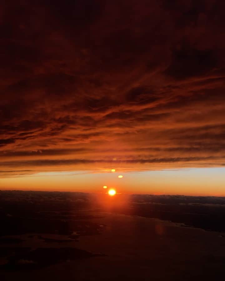 リウ・ウェンのインスタグラム：「#WenInFlight」