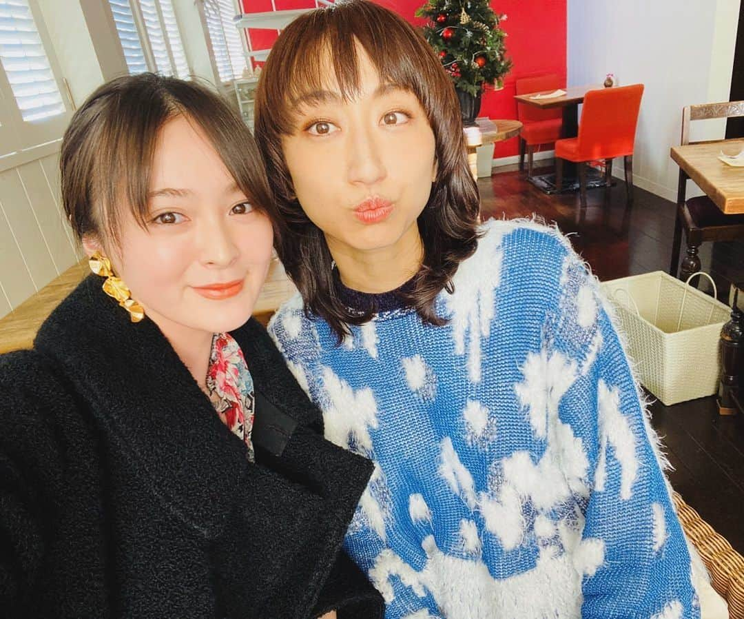 貫地谷しほりさんのインスタグラム写真 - (貫地谷しほりInstagram)「おじゃさん とランチしてきました。 久々に近況報告して 一杯お話して楽しかった〜 こんな寒いキラキラした季節には おじゃさんの歌が合うわぁ、、 #lunch #msooja #おじゃさん」11月29日 20時10分 - shihori_kanjiya