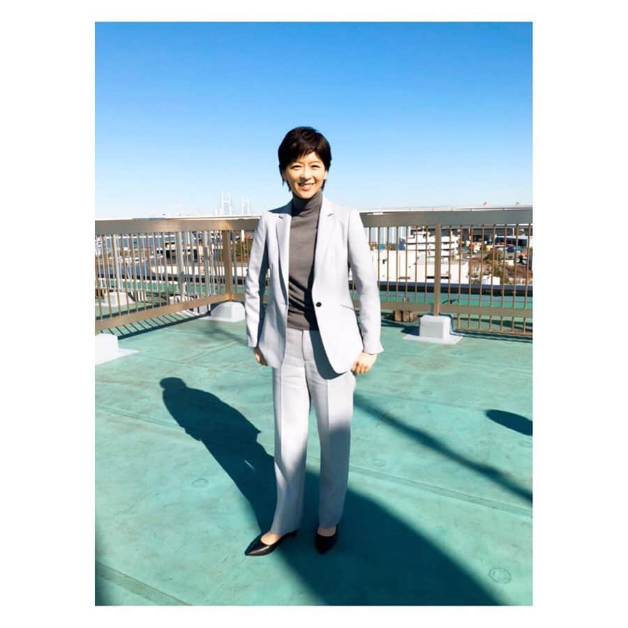 中山忍さんのインスタグラム写真 - (中山忍Instagram)「良いお天気✨ でも寒かったね〜😊 。 #ある日の撮影風景 #全身刑事 @paulstuartjapan #ポールスチュアート」11月29日 20時21分 - _shinobu_nakayama_