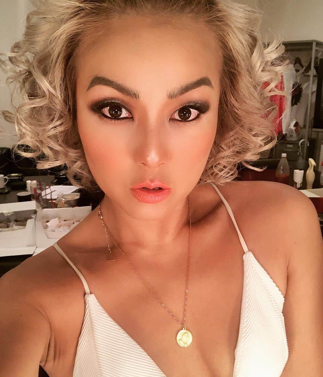 Nazukiのインスタグラム：「ダンスで表現できるの最高💕💕 言葉で伝えなくてもダンスで表現できて、見てる人の心に響かせ、涙してくれて、感動を与えられて、幸せです✨ 辛い経験があったからこそ強くなれて、そのパワーが私の心に宿り、全身全霊で自分の思い、生き様を表現できました✨✨ 改めてダンサーという表現者でよかったなと感じた😊  ストーリーに少しダンス載せてます✨😊 #crytalkay #dancer #dance #live #kiss #ダンサー　#ライブ #表現者　#感動 #涙」
