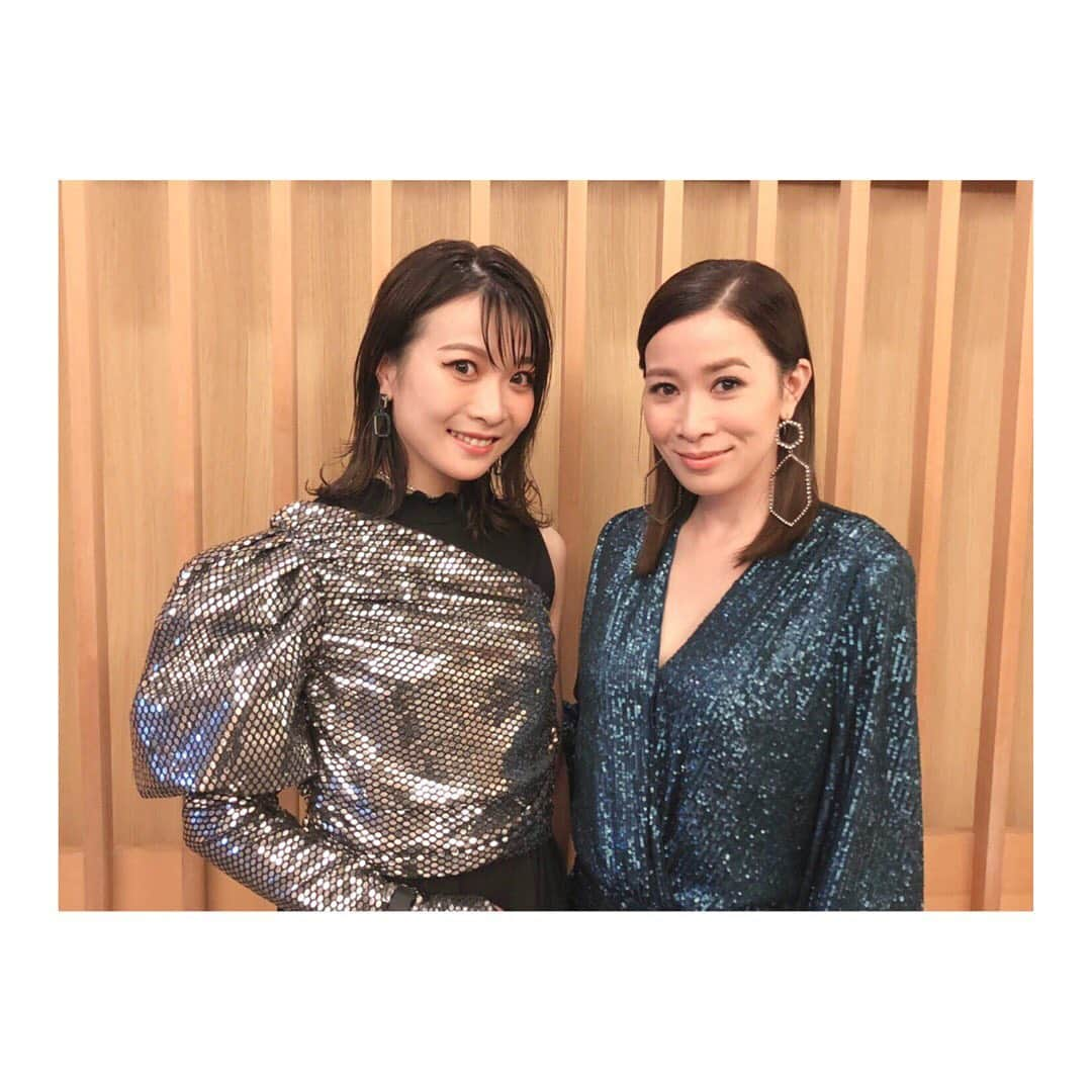 May’nさんのインスタグラム写真 - (May’nInstagram)「昨日は、Weibo Account Festival 2019にて、ベストライブパフォーマンス賞をいただきました！  先日のAsian Music Festivalにつづき、この10年中国でもたくさんライ部をしてきたので、中国の部員のみんなにも感謝の気持ちでいっぱいです。  明日からはシンガポール、12月も韓国、中国成都、と海外が続きます。  日本はもちろん、たくさんの国でこれからもライ部を楽しんでもらえるように頑張りますっ。  あっ、日本はクリスマスイ部&クリスマス🎄そしてアコースティックツアー、リリイベ、イベント...と続くからね！  というか、12月めちゃくちゃハードだからみんなパワーちょうだいね。笑  写真はWeibo Account Festivalでご一緒した皆様とお写真。  #LiSA ちゃん #佘詩曼 さん #吴克群 さん  チームホリプロ笑 #小島瑠璃子 ちゃん #竹内涼真 さん #板野友美 ちゃん #微博日本群英会」11月29日 20時33分 - mayn1021